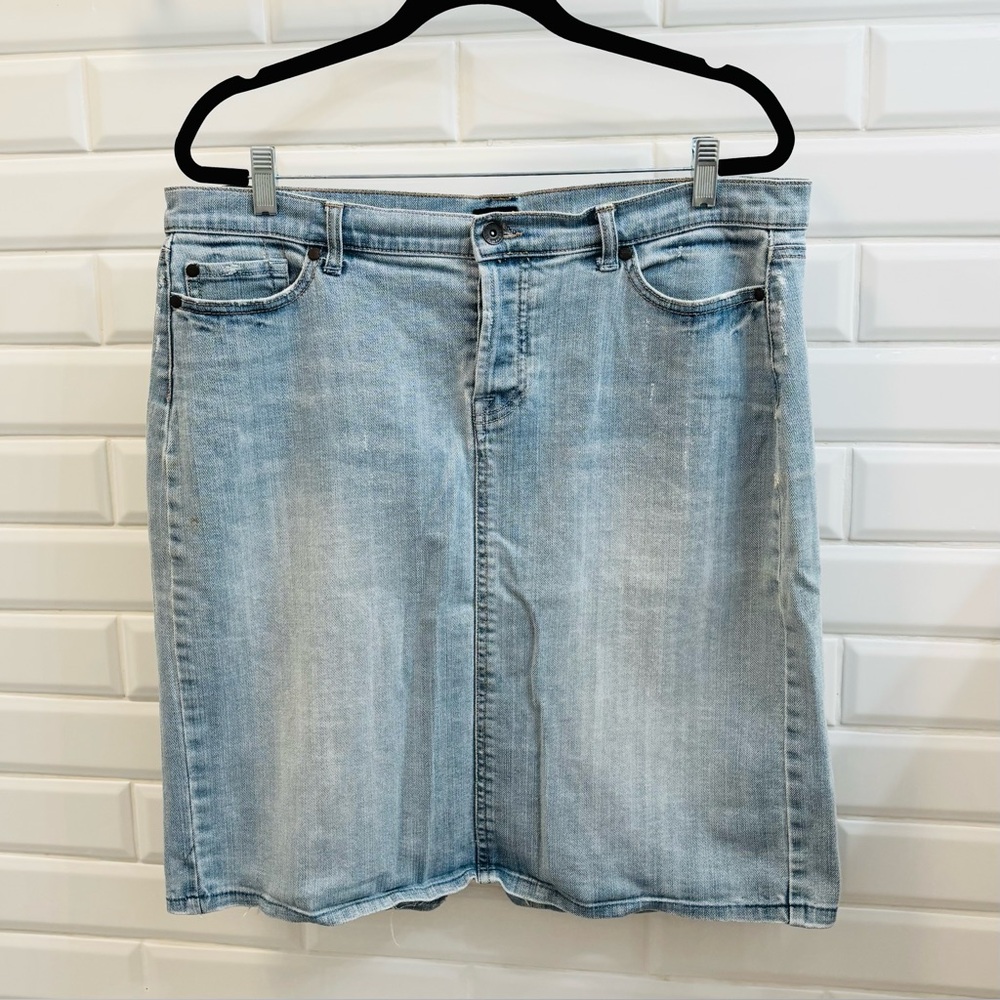 Women’s 14 Mossimo Light Wash Straight Denim Skirt